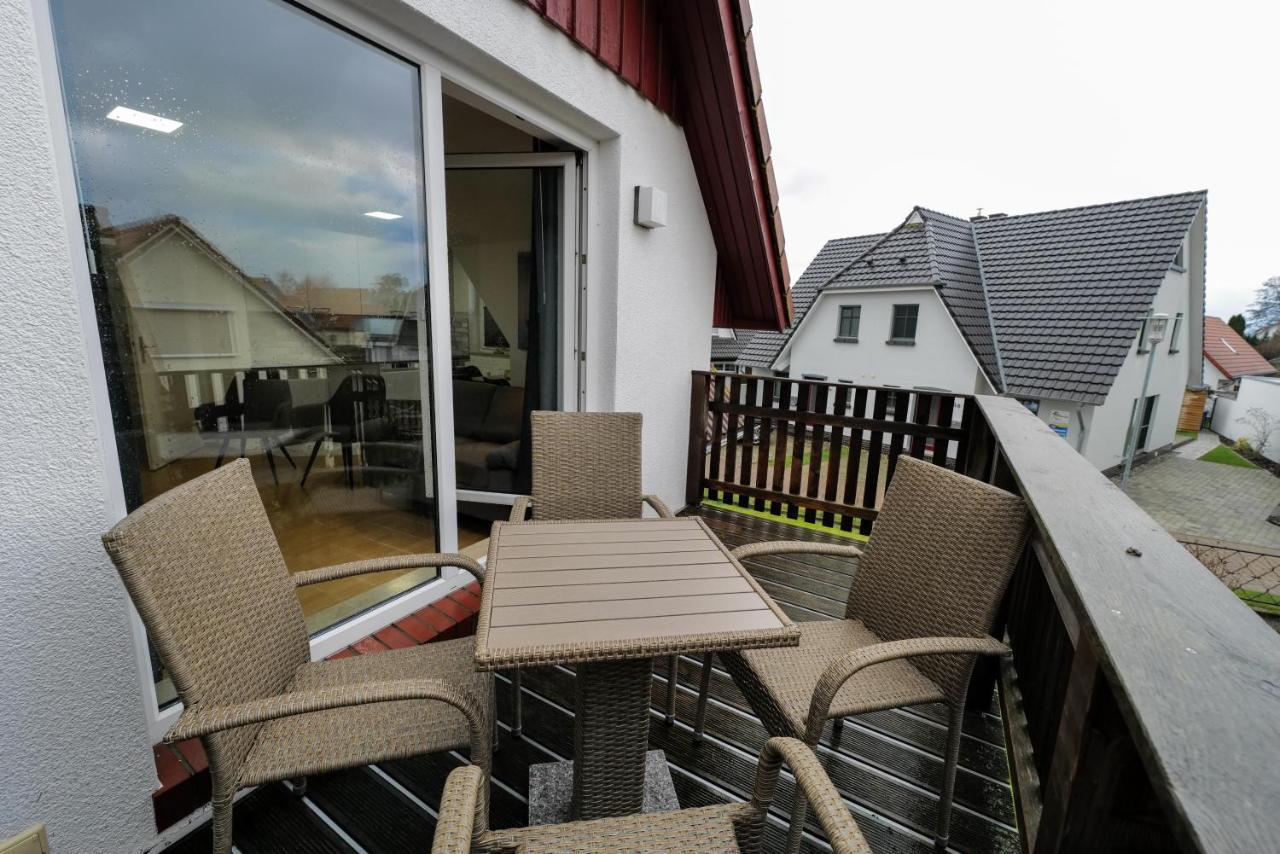 Ferienwohnungen Meerfarbig Zingst - Haustierfrei -Terrasse Mit Strandkorb Oder Balkon - E-Ladesaeule - Parkplatz - Wlan - Fahrradschuppen - Waschtrockner - Ruhig Und Zentral - Nichtraucher Exterior foto