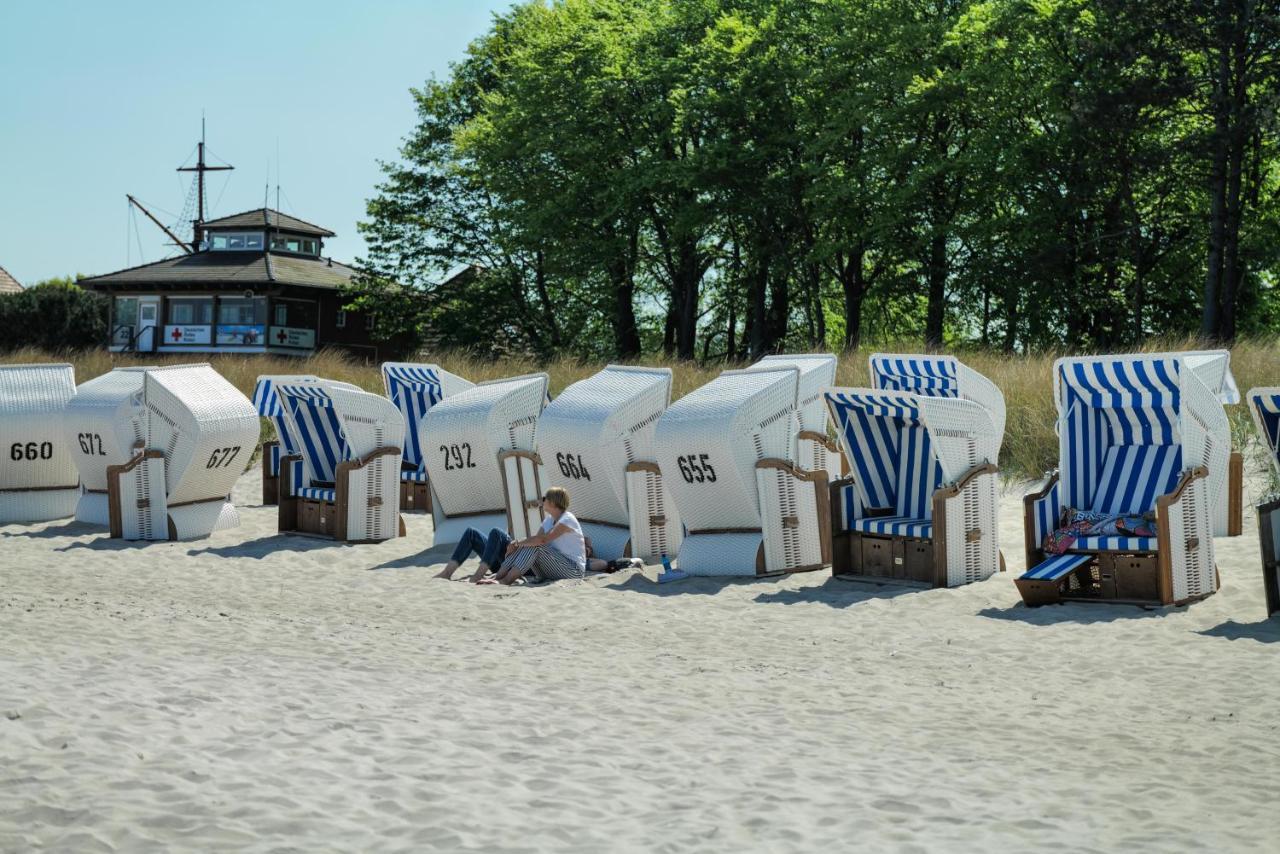 Ferienwohnungen Meerfarbig Zingst - Haustierfrei -Terrasse Mit Strandkorb Oder Balkon - E-Ladesaeule - Parkplatz - Wlan - Fahrradschuppen - Waschtrockner - Ruhig Und Zentral - Nichtraucher Exterior foto