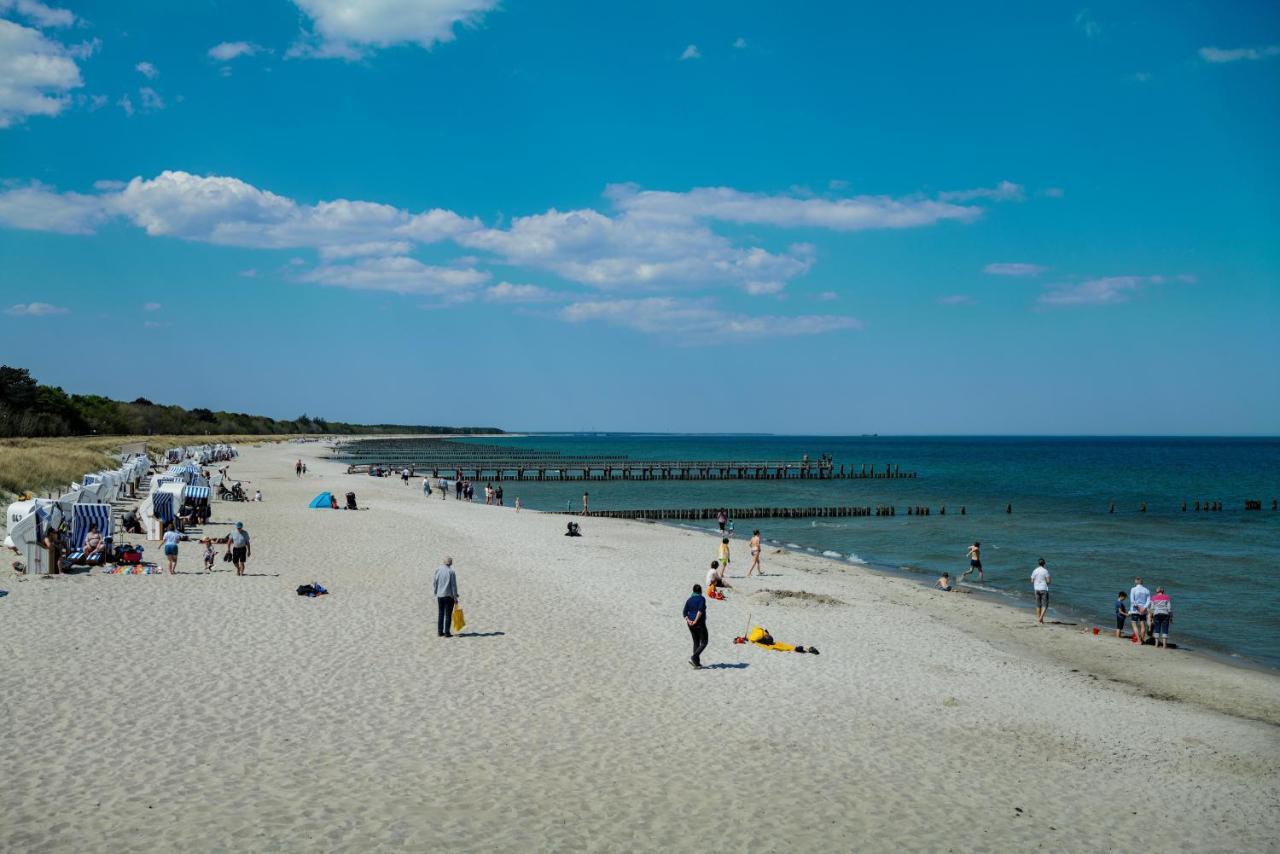Ferienwohnungen Meerfarbig Zingst - Haustierfrei -Terrasse Mit Strandkorb Oder Balkon - E-Ladesaeule - Parkplatz - Wlan - Fahrradschuppen - Waschtrockner - Ruhig Und Zentral - Nichtraucher Exterior foto