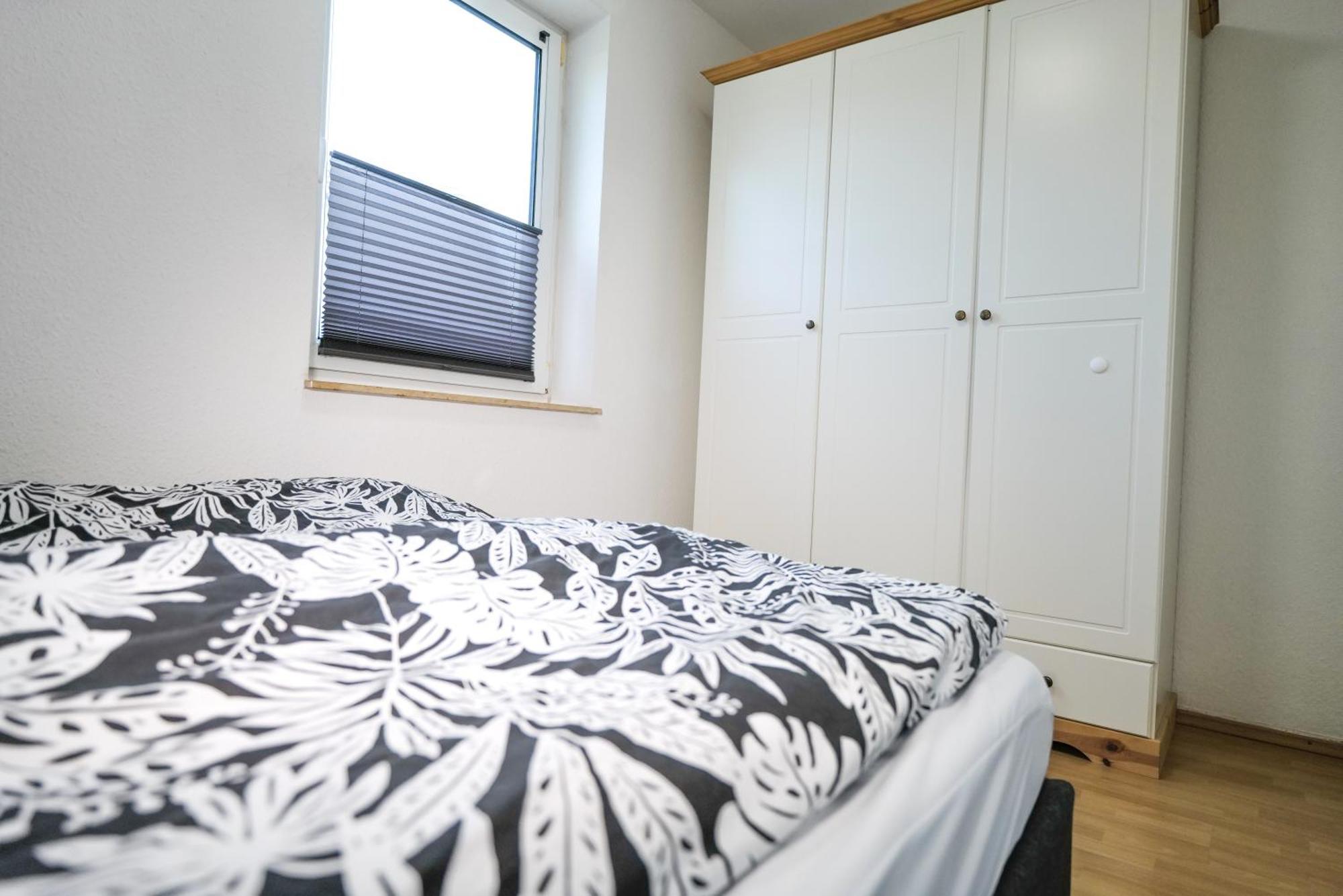 Ferienwohnungen Meerfarbig Zingst - Haustierfrei -Terrasse Mit Strandkorb Oder Balkon - E-Ladesaeule - Parkplatz - Wlan - Fahrradschuppen - Waschtrockner - Ruhig Und Zentral - Nichtraucher Exterior foto